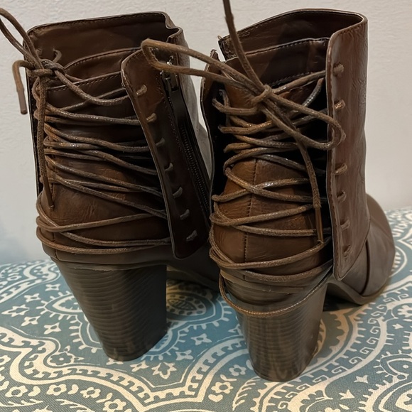 TG Brown ankle boots with lace up detailing - Picture 10 of 14